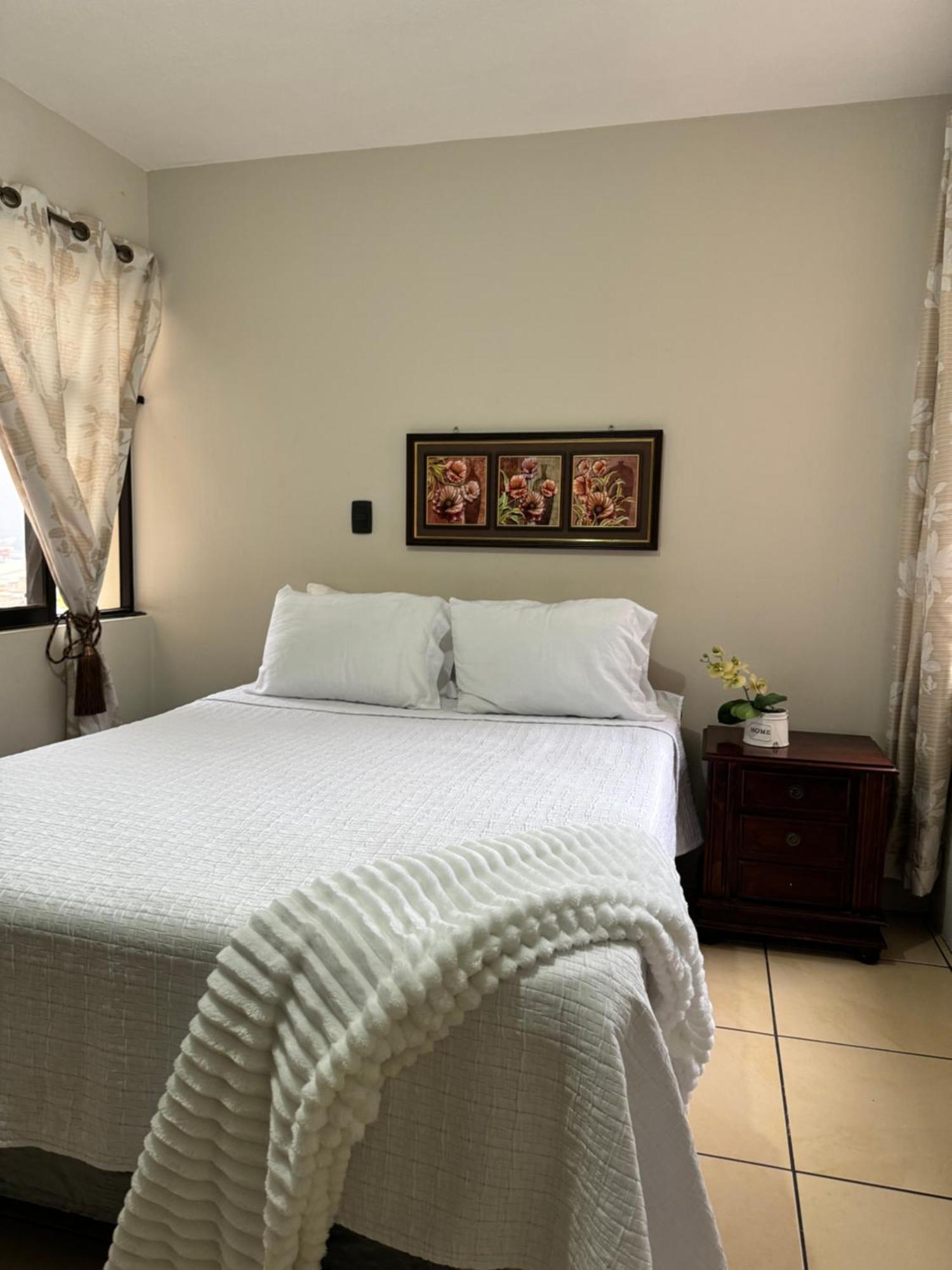 Amplio Apartamento, En Colonia Cerezos, Tercer Nivel Apartman Quetzaltenango Kültér fotó